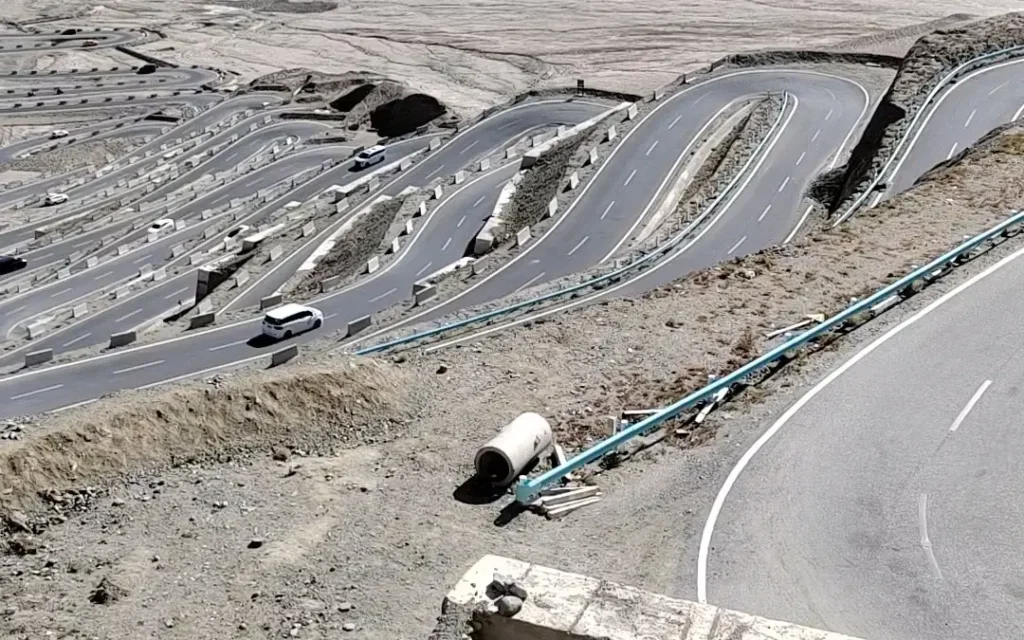 Foreigners' Private Xinjiang Panlong Ancient Trail