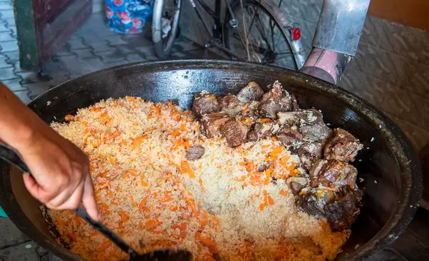 Method for Preparing Xinjiang Hand-Pulled Rice