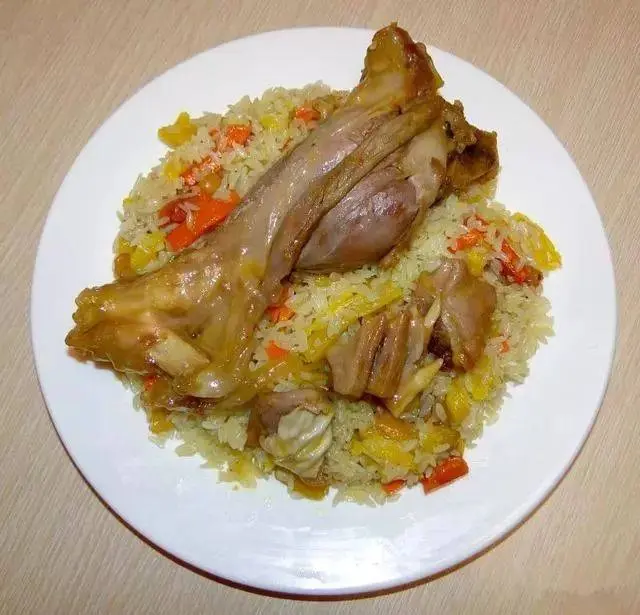 The Eating Culture and Etiquette of Xinjiang Hand-Pulled Rice