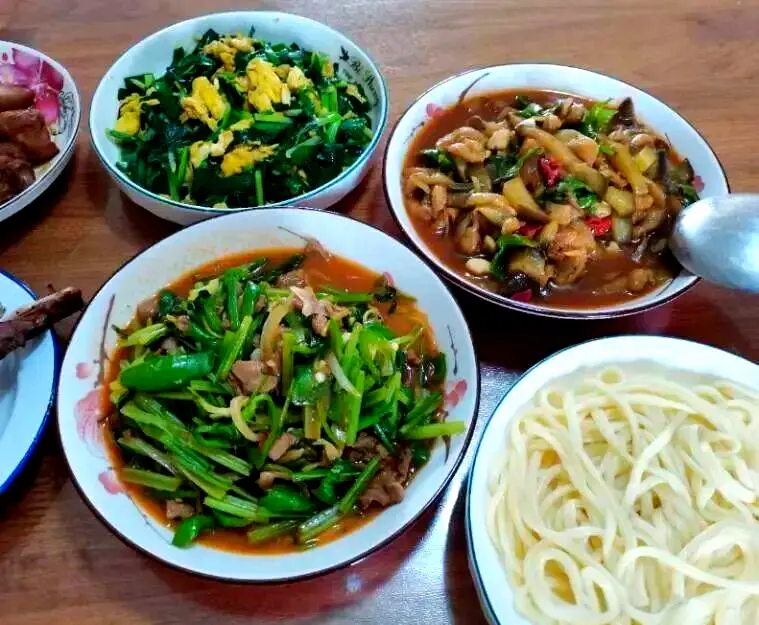 Xinjiang Stir-Fried Noodles 