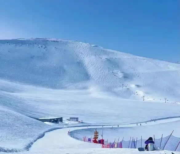  Xinjiang Skiing